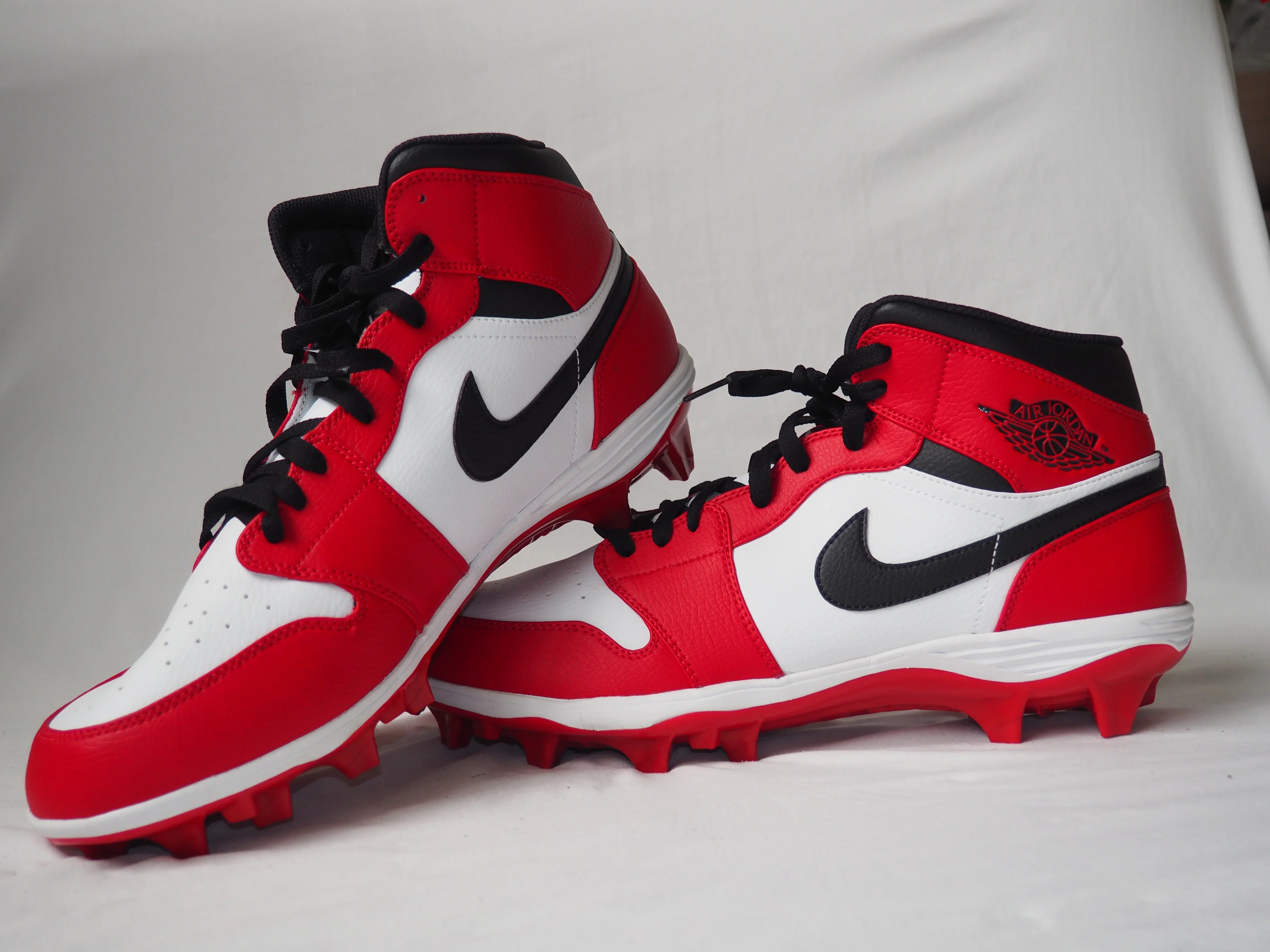 Jordan Mid TD Red – Playbook Cleats